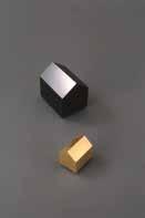 Formica, Stahl, 5,2 x 4,3 x 5,7 cm; Gold, 3 x 2,5 x