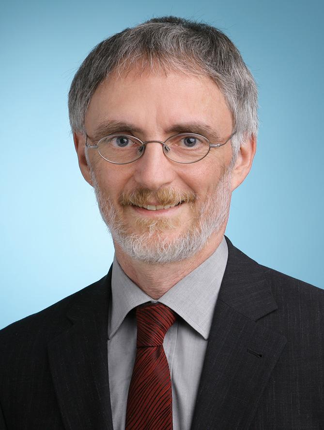 Prof. Dr. Ralf Kneuper Dipl.-Mathematiker, Univ. Bonn PhD Computer Science, Univ.
