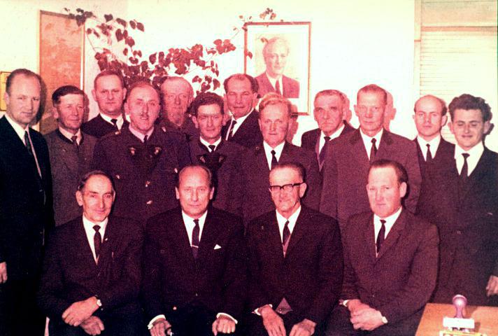 Gemeinderat 1967 1973 1. Reihe: Karl Leutgöb, Guglwald 28; BH Dr. Wilhelm Blecha; Bgm. Andreas Kitzmüller, Guglwald 27, Franz Nimmervoll, Mühlholz 6 2. Reihe: Prof.