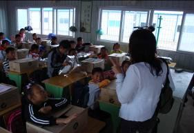 2 Pilot Kindergarten Die 5-jährige Liu Xingyu und ein 5 ½-Jähriger genießen ihre