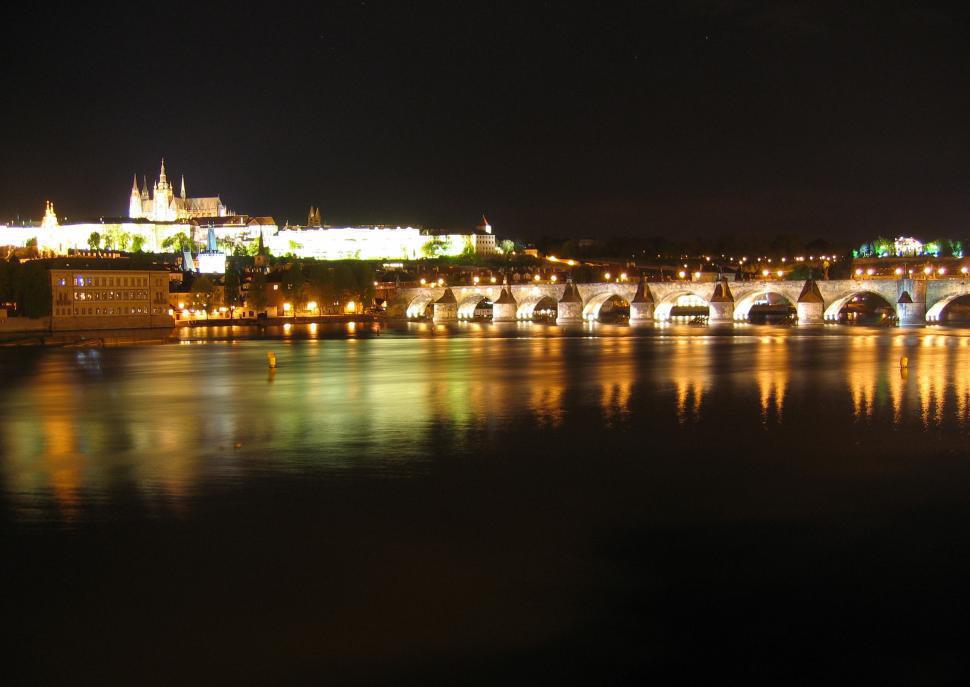 Blick auf die Karlsbrücke Aposteluhr, Prag Prag REISEPROGRAMM 1. TAG Mo., 04. Mai 2015 ANKUNFT IN PRAG Nach individueller Anreise Ankunft in Prag und Empfang durch unsere Reiseleitung.
