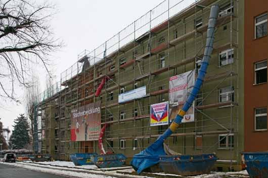 Baugeschehen Sie ist der letzte unsanierte Wohnungsbestand der HaWoGe in der konventionellen Bauweise, unsere Gebäudezeile in der Minna-Bollmann-Str. 62-73. 2012/2013 ist es nun soweit.