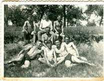Chronik 1935 Beim Gauturnfest in Karlsruhe hat der TSV mit einer Vereinsriege von 9 Mann und 5 Einzelturnern teilgenommen und dabei hervorragend abgeschnitten.