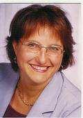 4 Umweltmanagementsystem Sylvia Hiß-Petrowitz, vielseitig engagiertes Kirchengemeindemitglied und Mitglied des Gemeinderates der Stadt, ist die Umweltbeauftragte Mit im Team sind: Dr.-Ing.