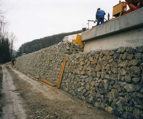 21-22: Lagenweise Aufbau der Stützmauer