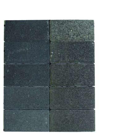 1 Concrete and Color Konter Fig. 2 Weathering of variously black-colored concrete pavers. Abb. 2 Bewitterung verschiedener schwarz eingefärbter Betonpflastersteine. [Quelle: Harold Scholz & Co.