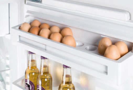Einbau Kühl-Gefrier-Kombinationen und -Kühlschränke Qualität bis ins Detail Mit dem IceMaker für Festwasseranschluß stehen Eiswürfel in bester