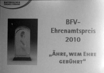 Mit dem Ehrenamtspreis 2010 wurden in diesem Jahr ausschließlich Frauen ausgezeichnet. Die Überreichung nahm die Organisationschefin der Frauenfußball-Weltmeisterschaft 2011, Steffi Jones, vor.