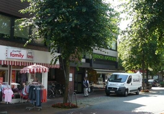 Aschendorf verfügt über einen historisch gewachsenen Ortskern im Bereich Große Straße, Kolpingstraße und Poststraße.