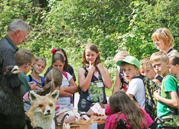 In Österreich besuchen speziell ausgebildete Nationalpark Ranger die Schulen persönlich und geben den Kindern in viertägigen Kursen ein umfassendes Bild von der Ressource Wasser und nachhaltiger