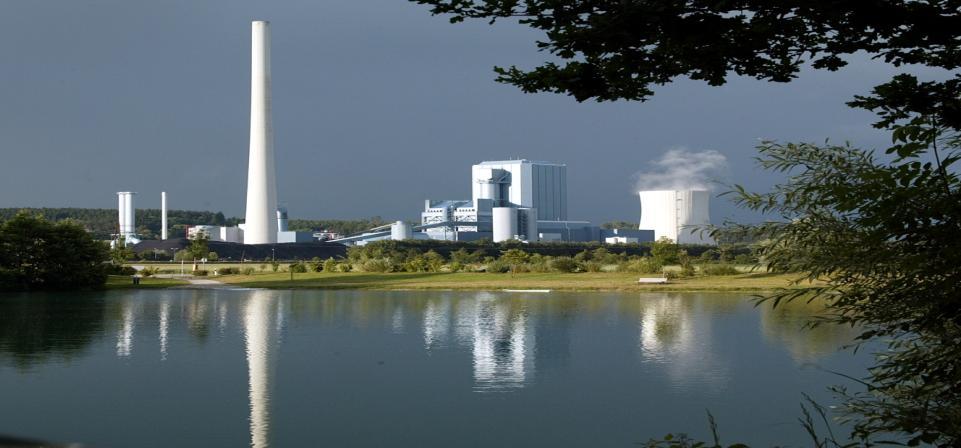 Kraftwerk Zolling (Steinkohle, Biomasse, Heizöl) Inbetriebnahme Steinkohle Block 5 (1986), Biomasseheizkraftwerk (2003), Gasturbinen (1976) Nettoleistung 472 MW el Steinkohleblock 150 MW th