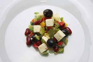 Maissalat, klar Pilzsalat Tomatensalat 66035 Bauernsalat Grobe Paprikawürfel mit Kidneybohnen, Weißkäsewürfel, Porree und