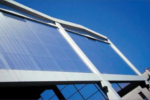 Zulassung VERFÜGBARE VARIANTEN klar satiniert 40 Polycarbonat Hohlkaerpaneele aus einseitig UV-geschütztem koextrudierten Polycarbonat für Dach und Fassade Ein modulares System, das aus