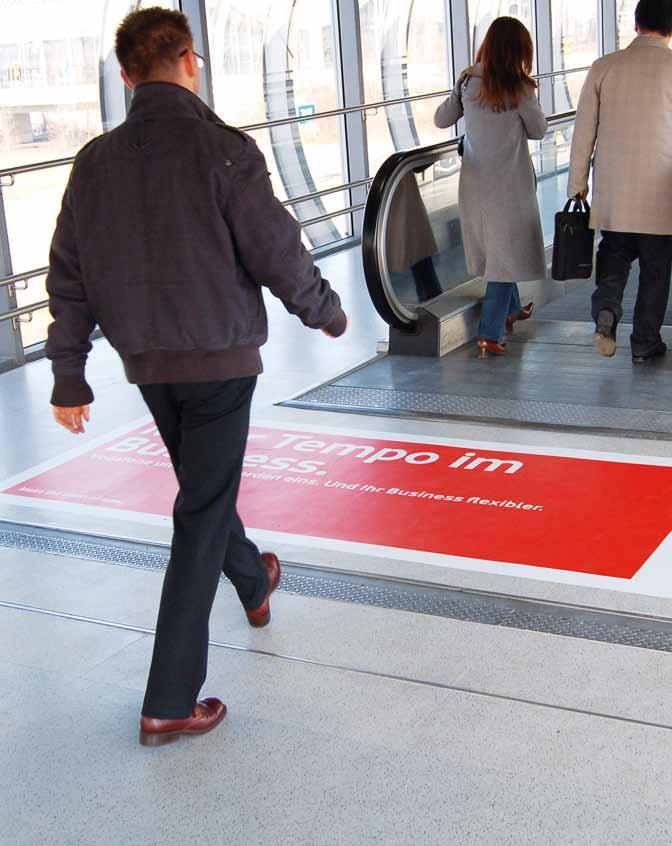 Skywalk-Werbung Floor-Graphics Hier liegen die Kontakte direkt vor Ihnen: mit den attraktiven Floor-Graphics leiten Sie die Besucher geradewegs auf Ihren Stand.