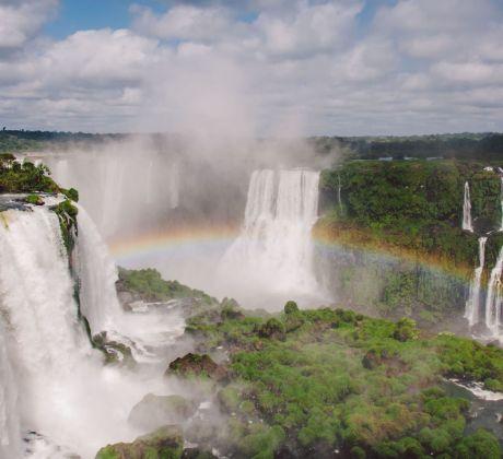 Höhepunkte Brasiliens - Kleingruppenreise Entdecken Sie die pulsierende Metropole Rio de Janeiro, kommen Sie ins Staunen beim Naturschauspiel der Iguazu Wasserfälle, erkunden Sie den wilden Amazonas