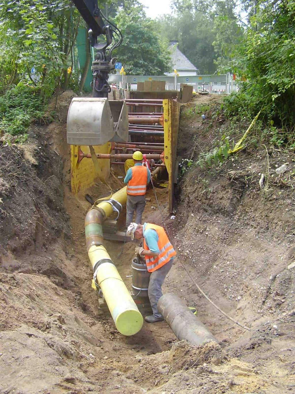 UNSER ANGEBOT FÜR SIE: Bau von erdverlegten Gas- und Wasserrohranlagen im Rahmen unserer DVGW- Zertifizierung Reparatur an in Betrieb