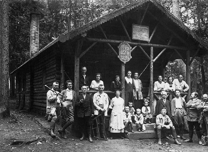 Nach der Erweiterung der Hütte im Jahr 1925.