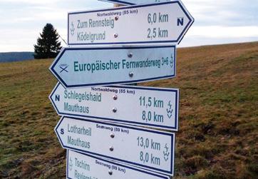 innerdeutschen Grenzstreifen, sowie dem Rennsteig, dem ältesten deutschen Wanderweg, liegen gleich zwei