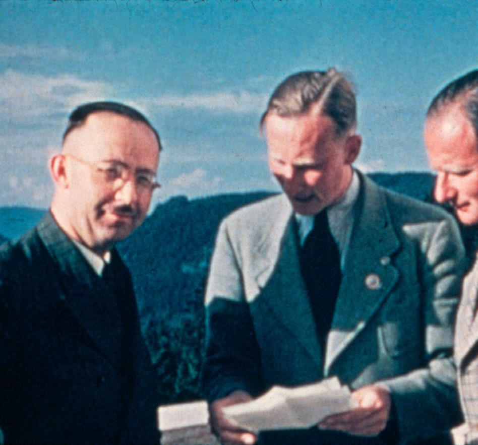 Einführung 1 1 / Von links nach rechts: Reichsführer SS Heinrich Himmler, SS-Obergruppenführer und Leiter des Reichssicherheitshauptamts Reinhard Heydrich sowie