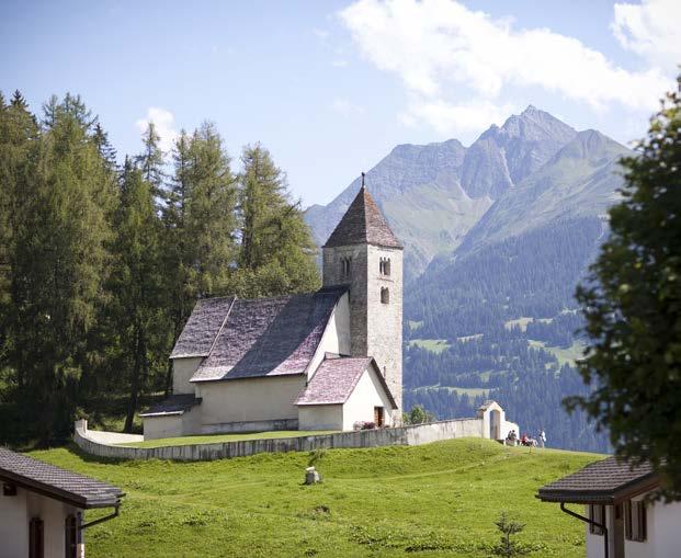 Von Falera aus führt die Bergbahn direkt ins Skigebiet der «Weissen Arena». Im näheren Umkreis gibt es attraktive Golfplätze, Sportanlagen, Hallenbäder, Langlaufloipen und Badeseen.