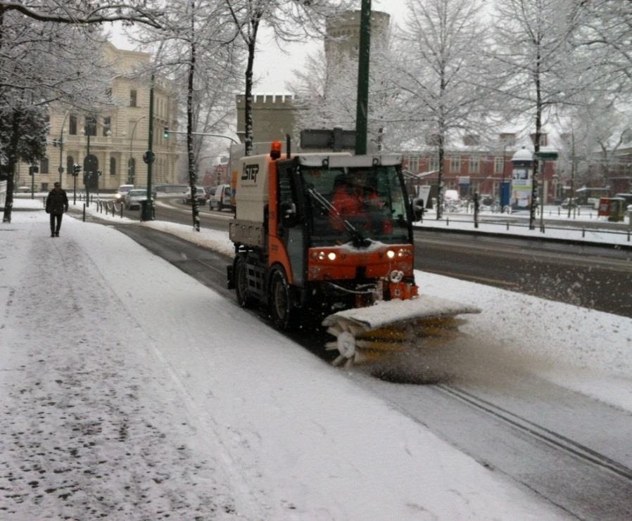 Radverkehrsanlagen durch eine regelmäßige Grundreinigung, eine rückstandsfreie Schneeräumung