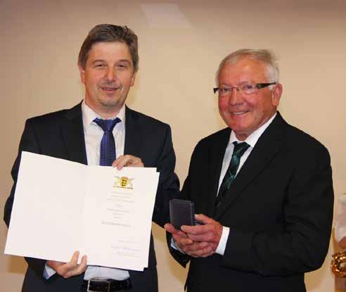 Verleihung der Staufermedaille herzlichen Glückwunsch an Josef Schilling Die Staufermedaille ist eine besondere, persönliche Auszeichnung des Ministerpräsidenten für Verdienste um das Land
