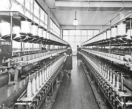Nach dem Ersten Weltkrieg folgt die grosse Krise in der Stickerei. Auch die Feldmühle musste sich neu orientieren. Statt Stickereien wurde auf die Produktion von Viskose (Kunstseide) umgestellt.