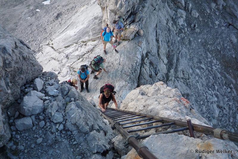 Gleich nach der "Leiter" kommt dann noch die "Brücke", über die man dann auf den Steinschartenkopf in 2615 Metern Höhe gelangt.