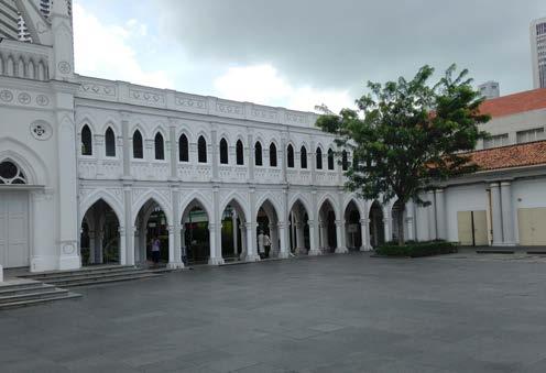lisation Museum. Vor dem Supreme Court und der City Hall befindet sich eine große Rasenfläche, der sogenannte Padang.