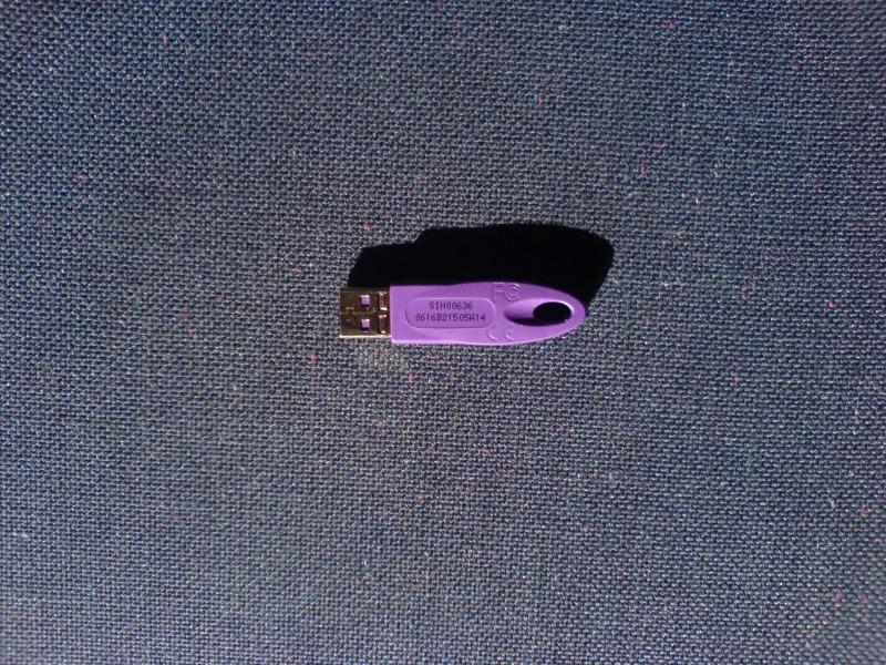 USB-Dongle In jedem Diagnosekit ist auch ein USB-Dongle enthalten. Eine Modifikation oder Reprogrammierung ist nur mit einem solchen Dongle möglich.