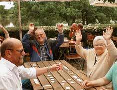 4 Wöchentliches Angebot Senioren-Treff Mitte Bei schönem Wetter können Sie das Gartencafe mit einem tollen Blick auf die Weser nutzen.