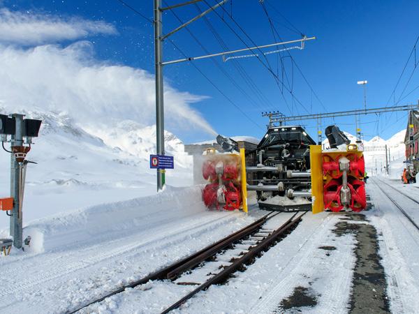 Hinzu kommen vier neue Schneeschleudern der Schweizer Firma Zaugg.
