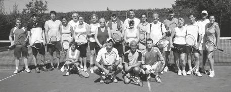 Tennis Tennis-Camp von Andreas Brandes Bereits zum vierten Mal organisierte Bastian Bohlen vom 17.- 19. August ein Tennis-Trainings-Wochenende für Erwachsene.