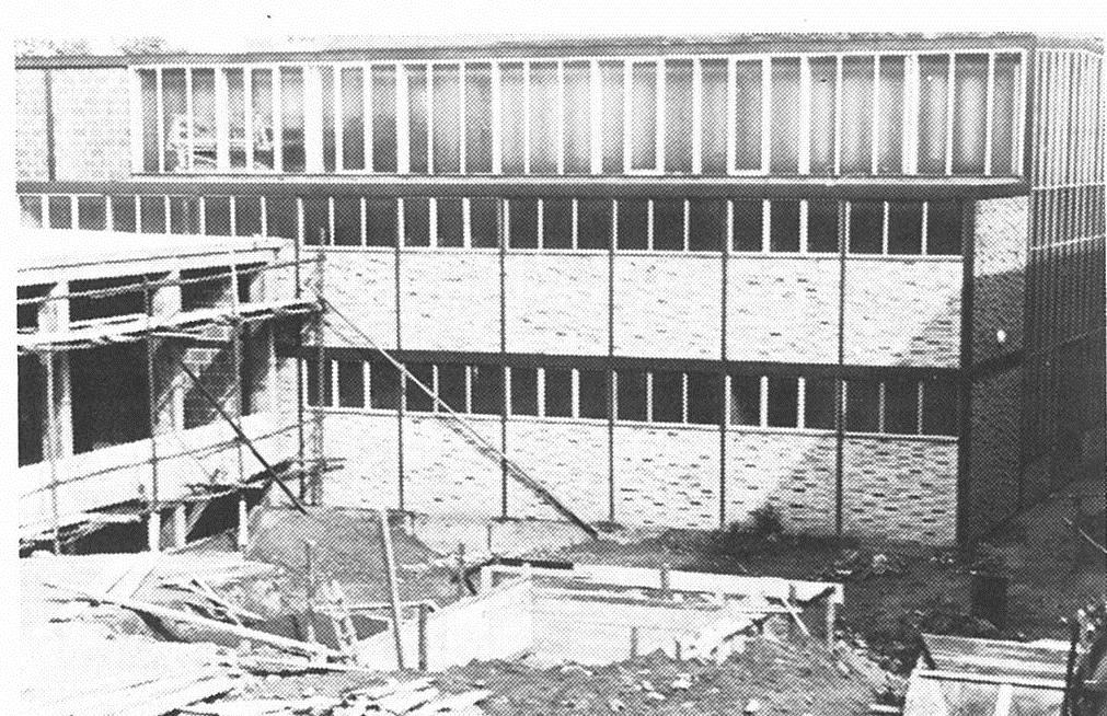 1958 1960 Ausbauten des Institutsgebäudes z.b. Vorbau zur Magdalenenstraße, mechanische Werkstatt Foto : Aus Druckmaschinen und Druckverfahren.