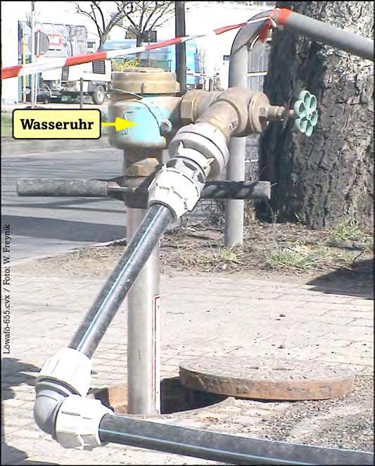 Nutzung der Hydranten durch z.b. Firmen Wie bereits schon an anderer Stelle erwähnt, nutzen nicht nur die Feuerwehren die Unterflurhydranten im öffentlichen Straßenland für ihre Zwecke.
