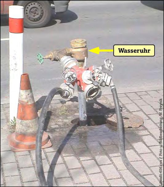 Bild 83: Standrohr mit Wasseruhr Hier wird ebenfalls im Rahmen von Abbrucharbeiten an einer Bauruine das zum Niederschlagen von Stäuben benötigte