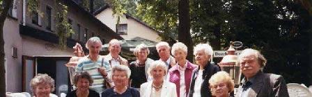 Treffen ehemaliger Schülerinnen der Luisenschule - Abitur 1944 1. R. v. l. Brigitte Dannacker (Hinzmann), Dorothea Seeger (Parschau), Christa (?), Traudl Weber (Zühlke), Brigitte u.