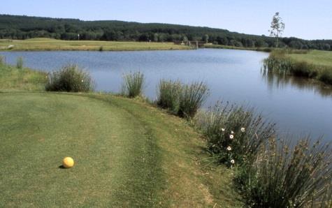 Attraktives Ziel für Aktivurlauber mit dem Golfpark Bostalsee in Eisen, direkt am Nationalpark gelegen.
