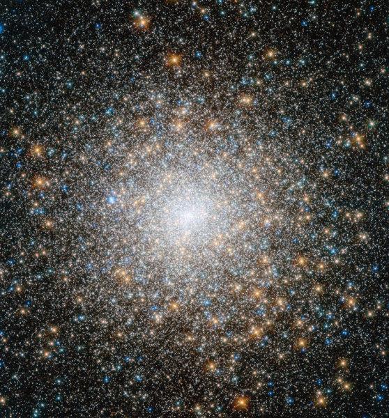 Messier 15 mit HST. Messier 15 (auch als NGC 7078 bezeichnet) ist ein 6,2 mag heller Kugelsternhaufen mit einer Winkelausdehnung von 18 im Sternbild Pegasus.