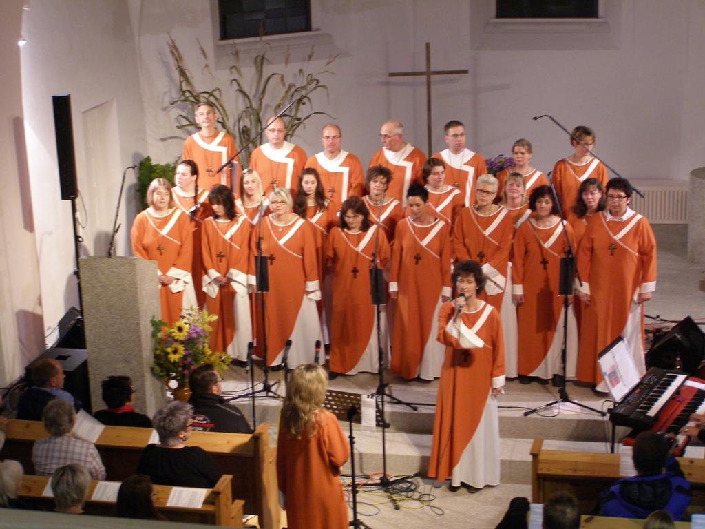 Termine Termine Die Jesus Gospel Singers zu Gast in Höchstädt 21.11.2015, 19.30 Uhr Kirche Höchstädt Das 200. Konzert seit Bestehen der Jesus Gospel Singers findet am 21.