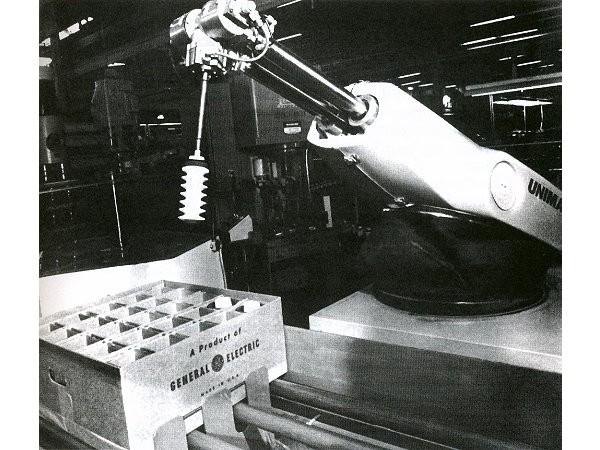 Geschichte Die ersten Industrieroboter waren in der Reaktortechnik zu suchen, wobei diese noch handgesteuert waren.
