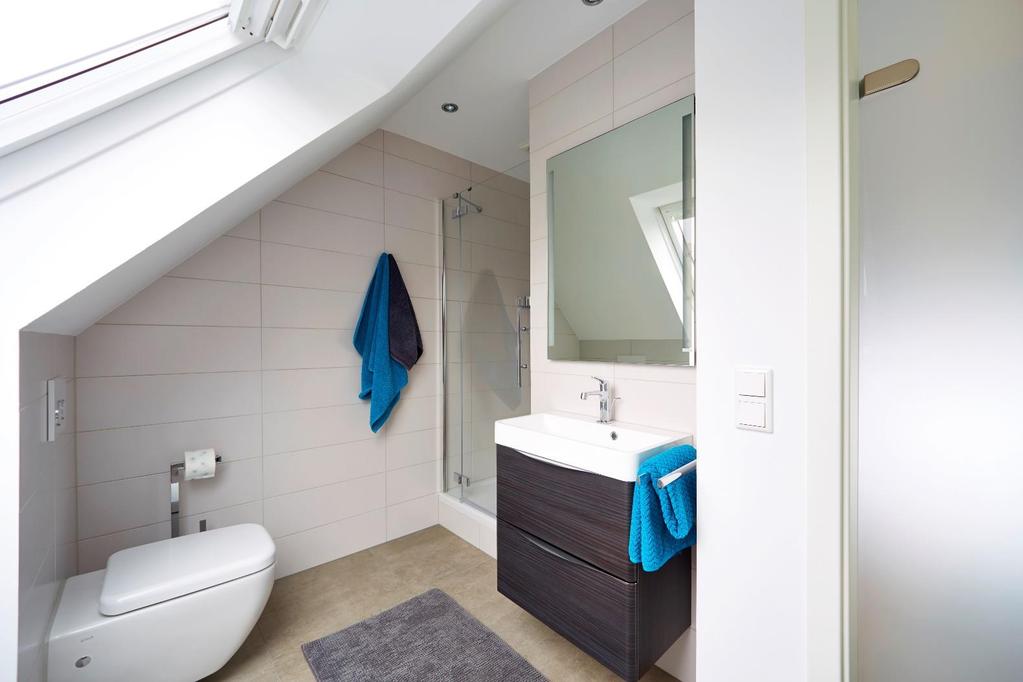 Möbliertes 1-Zimmer Apartment MAINZ-GONSENHEIM BAD Das Tageslichtbad wurde 2014 komplett neu gebaut.