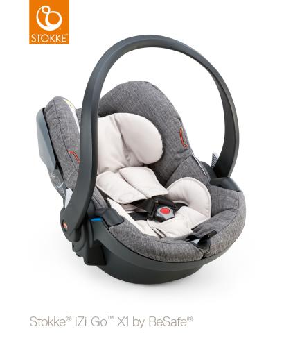 Der 5-Punkt-Sicherheitsgurt hält das Baby im Fall des Falles besonders gut fest. Ein integriertes Sonnenverdeck und die kuschelige Polsterung sorgen für Komfort und extra Schutz.