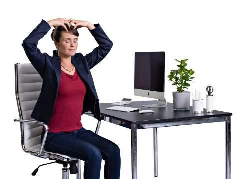 1-2 Minuten Bei Kopfschmerzen Kopf massieren/entspannung Im Sitzen die Finger auf dem Kopf gespreizt