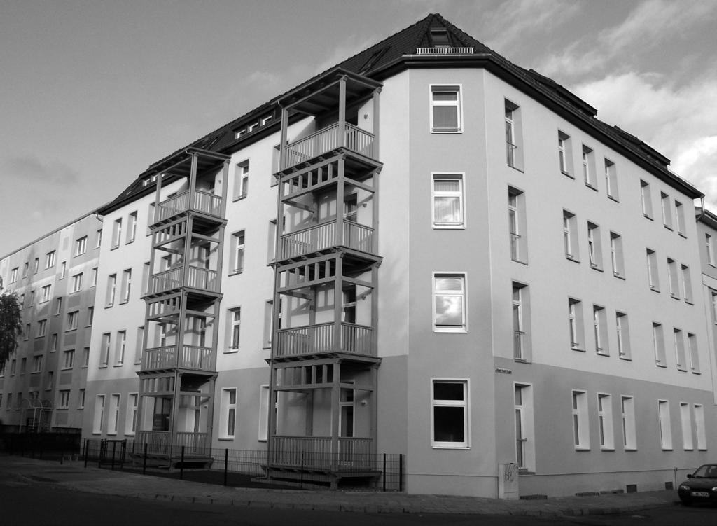 Volkssolidarität im Barnim 6 11 Das Haus in der Eberswalder Robert-Koch-Straße 14 erstrahlt nach dem Umbau auch außen in neuem Glanz. Foto: E.