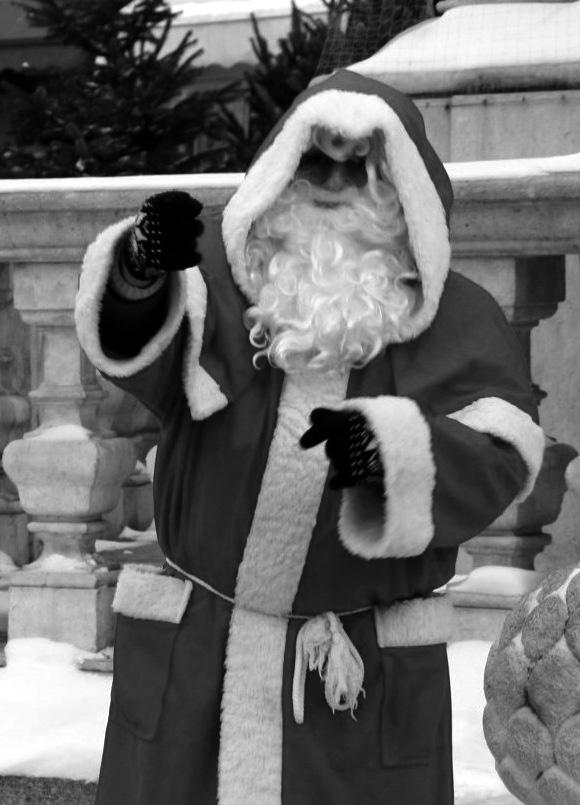 DAS WEIHNACHTSGEDICHT Jedes Jahr im Winter kommt das Weihnachtsfest. Da freu n sich alle Kinder auf die Gaben allerbest. Und am Heil gen Abend kommt der Weihnachtsmann.