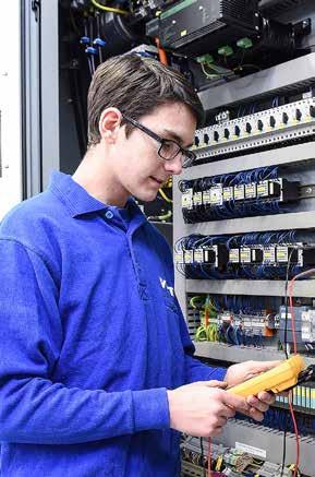 Elektroniker für Betriebstechnik (m/w) Beruf Als Elektroniker für Betriebstechnik stellst du die elektrische Funktionsfähigkeit und Sicherheit der Produktionsmaschinen und Anlagen sicher.