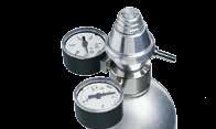 Der Spritzenadapter erlaubt die Entnahme kleinster Gasmengen mittels druckfester Spritzen oder Kanülen. Mit dem Gasflussregler lässt sich der gewünschte Gasvolumenstrom einstellen.
