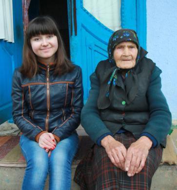 Sie muss mit einer monatlichen Rente von umgerechnet 55 Euro auskommen. In den abgelegenen Gemeinden im Nordwesten der Republik Moldau leben viele alte Menschen allein und isoliert.