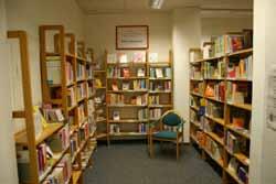 Bildung Mein Viertel 01 / 2014 In der Bücherei findet man zu den verschiedensten Themen viele hilfreiche Bücher. Reinschauen lohnt sich!